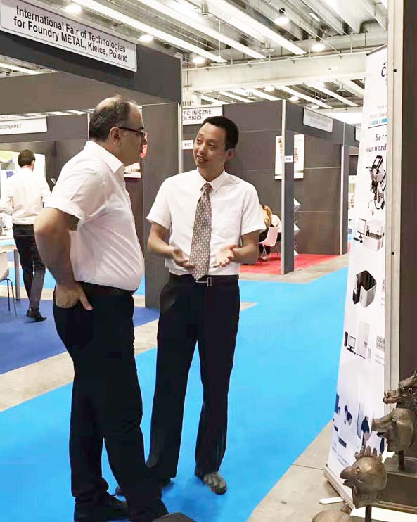 創(chuàng)想儀器系列國(guó)產(chǎn)直讀光譜儀大受參會(huì)意大利企業(yè)家們歡迎。