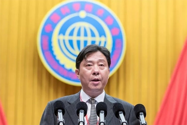 市科協(xié)黨組書記、 副主席陳曉華作工作報告