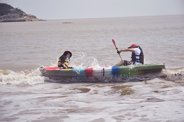 浪來了，船翻